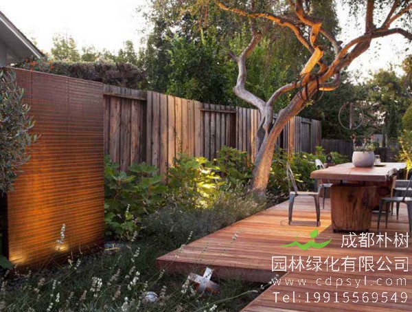 防腐木在园林建设中的应用前景怎么样？